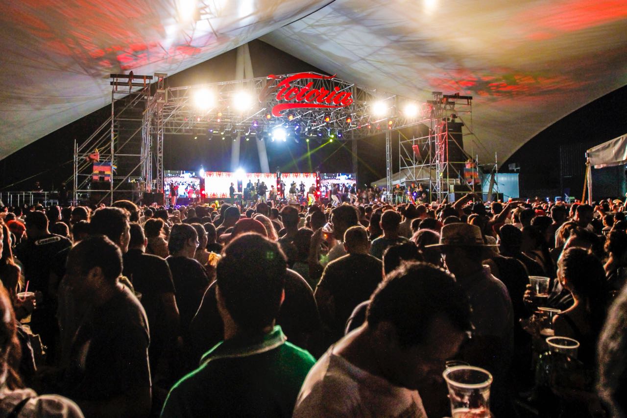 Miles disfrutaron de la fiesta en calle 2. (Francisco Martínez)