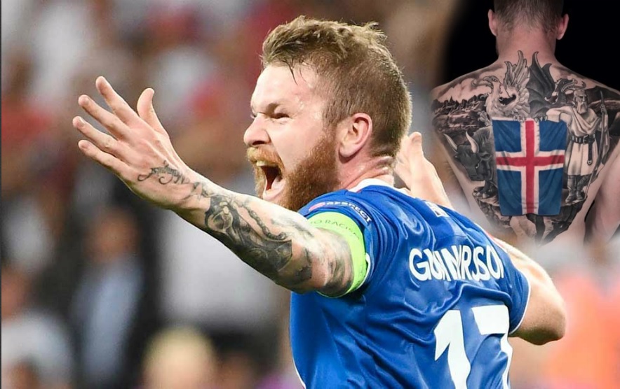 Aron Gunnarsson, capitán de Islandia, se tatuó la bandera de su país (AFP/Especial)