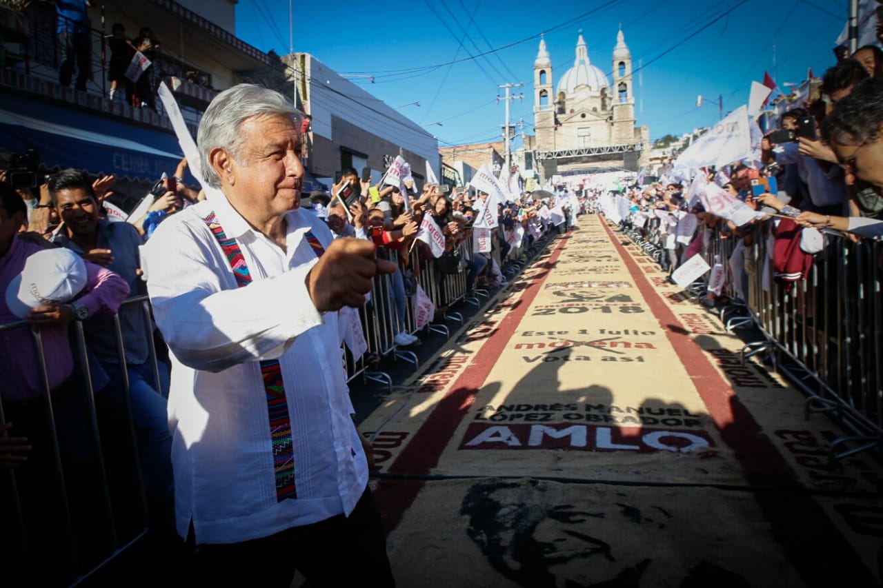 El candidato de Morena dijo que aún analizan el lugar para su cierre de campaña. (Araceli López)