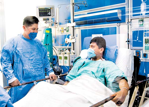 David González, de 26 años, recibió el riñón de su medio hermano, Iván Cristóbal.