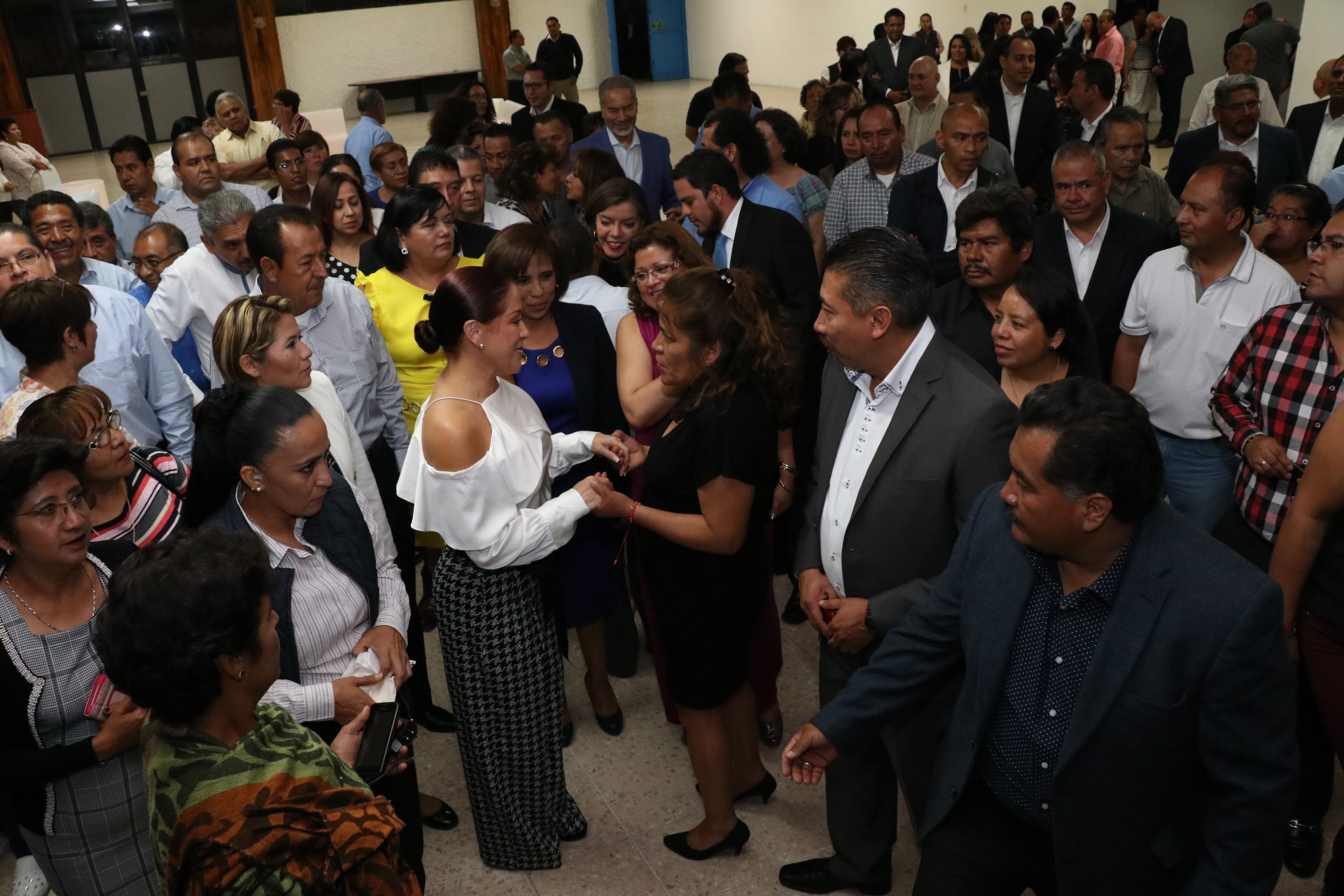 Dinorah López de Gali, Presidenta del Patronato del Sistema Estatal DIF, durante los festejos del Día de la Madre y del Padre. (Especial)
