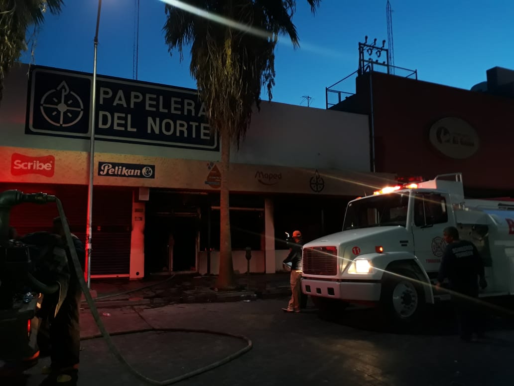 El incendio se reportó a las 4:00 de la mañana. (Twitter)