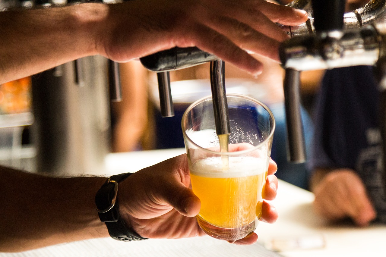 Todo en exceso es malo, pero con medida, la cerveza puede beneficiar tu salud. (Especial)