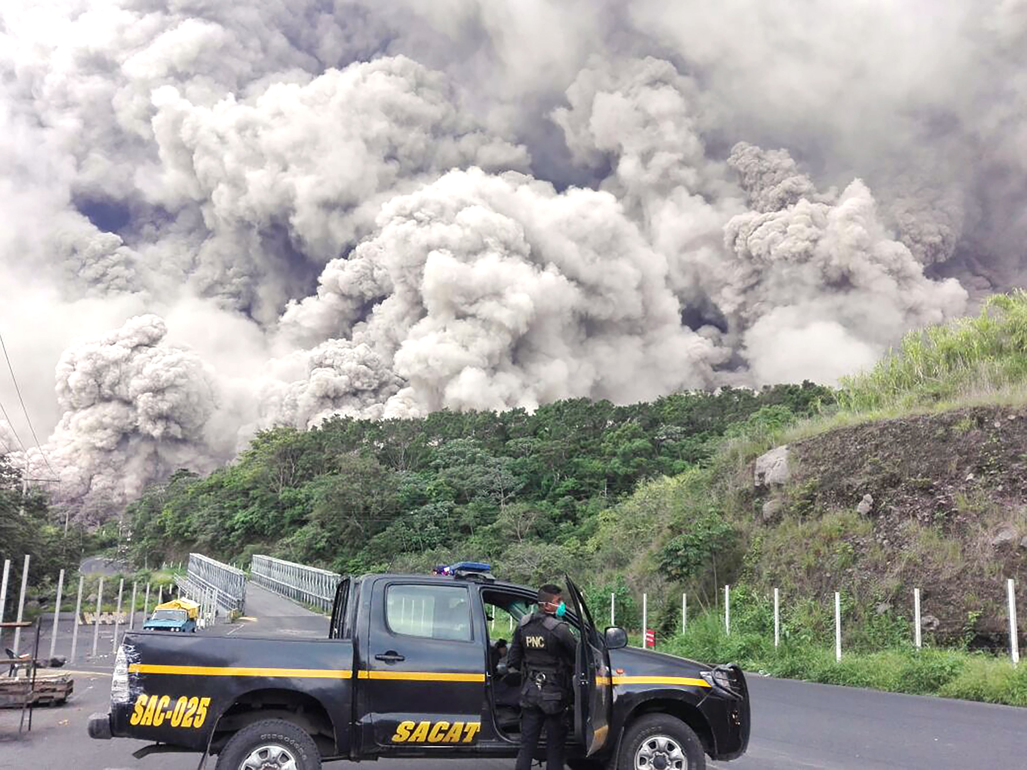 La potente erupción del Volcán de Fuego se originó la tarde del domingo.