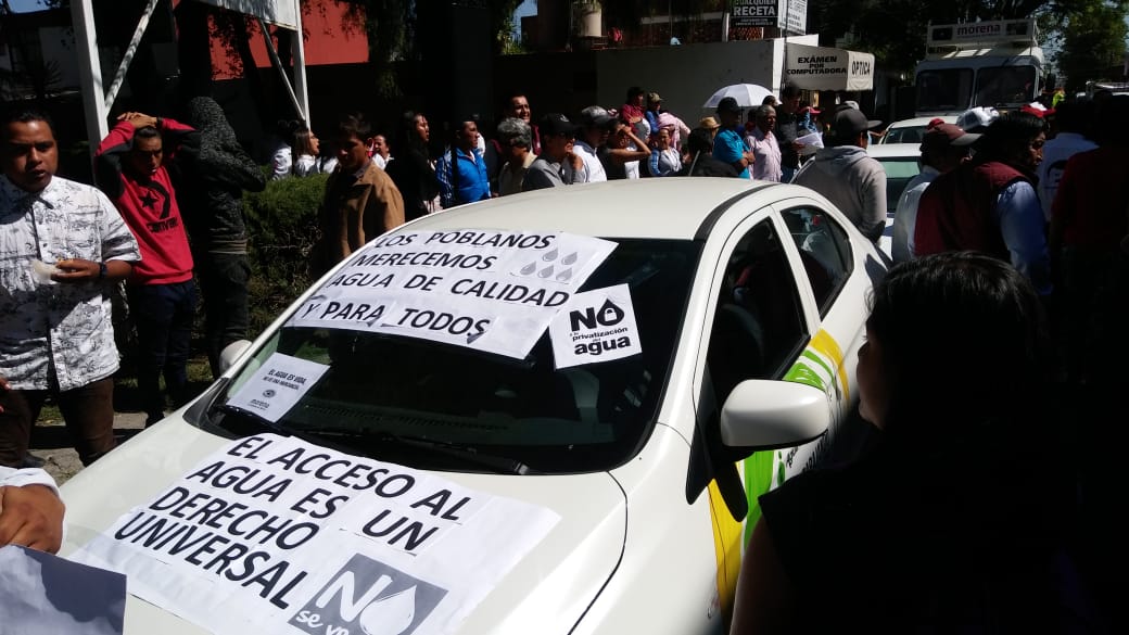La situación no pasó a mayores y pudieron colocar las calcomanías. (Josué Mota)