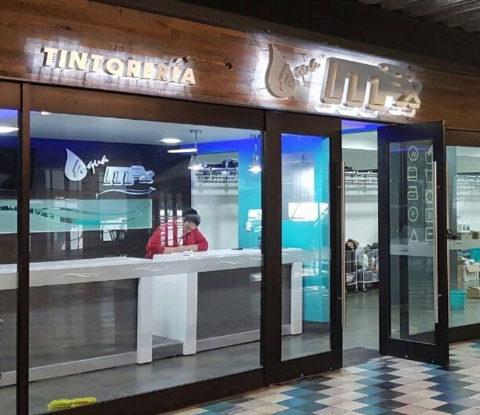 Sucursal de Tintorerías Max,  bajo el modelo libre de químicos, AquaMax.