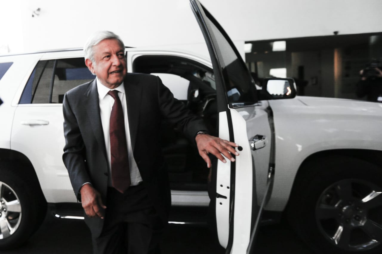 Andrés Manuel López Obrador a su llegada al Club de Industriales. (Araceli López)