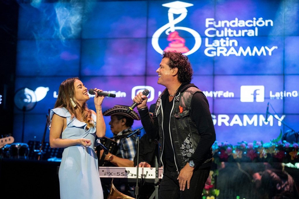 Carlos Vives y Nicolle Horbath. (AP)