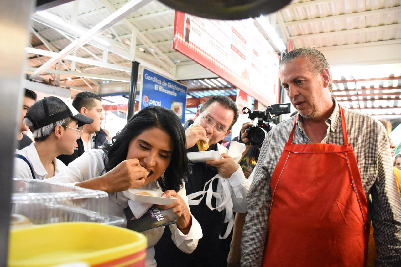 Alejandra Barrales se comprometió con los locatarios del mercado Hidalgo para que reciban apoyos.