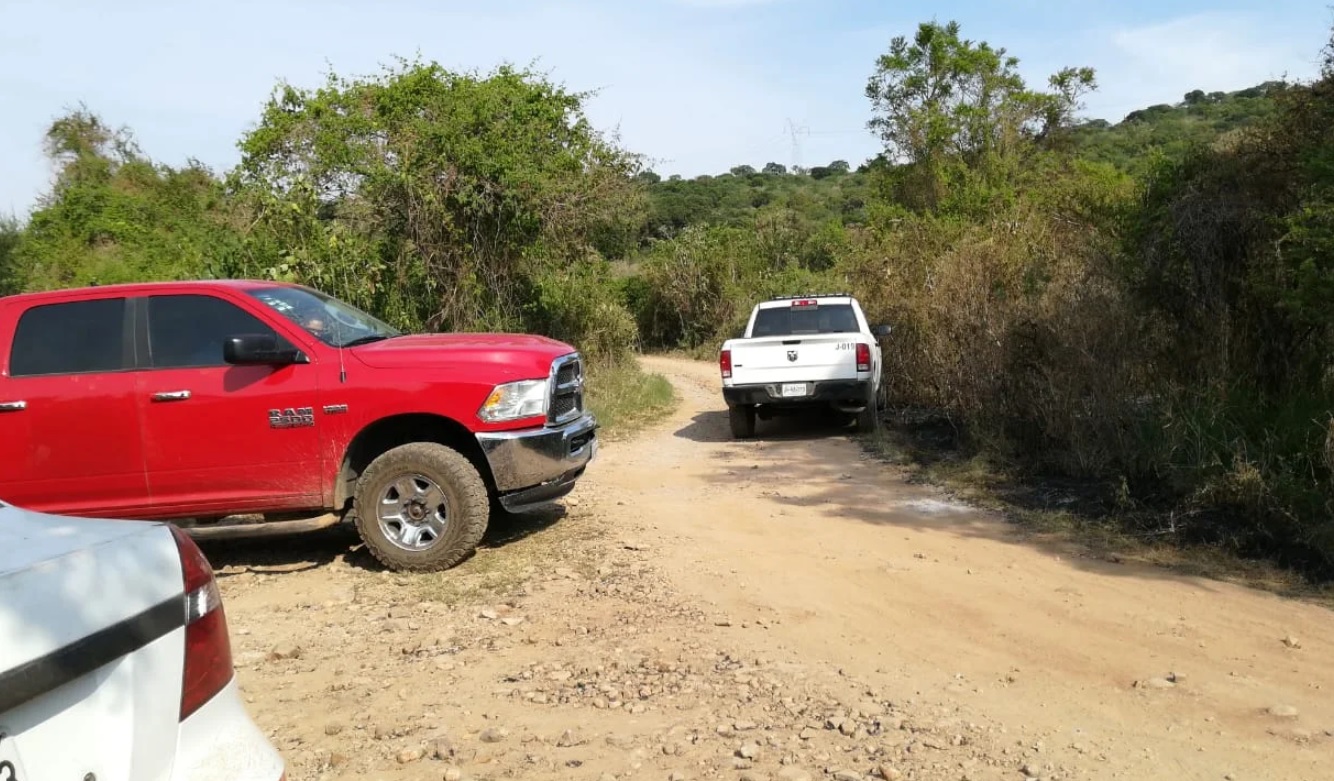 Los cuerpos fueron localizados en una brecha que lleva el nombre de camino a la Presa. (Cortesía)