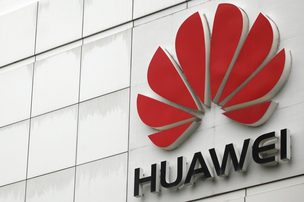 Facebook dijo haber compartido información a varias empresas chinas, entre ellas Huawei. (Reuters)