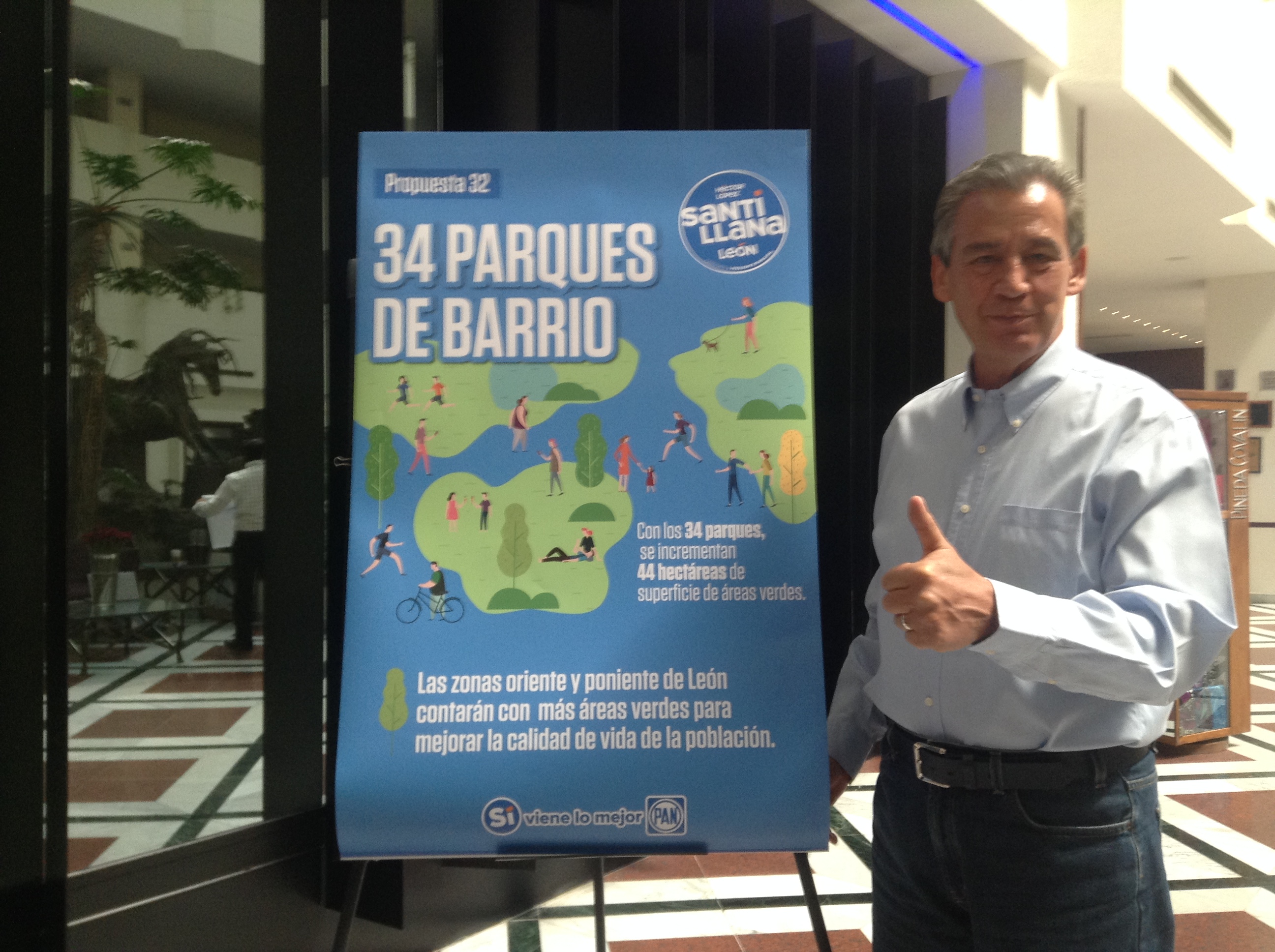 Héctor López Santillana en presentación de su propuesta. (Foto Jessica de la Cruz)