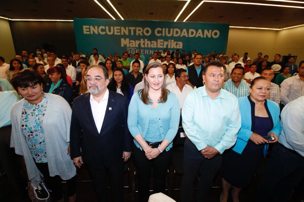 Martha Erika Alonso, durante reunión con simpatizantes del Partido Nueva Alianza (Twitter: @puenuevaalianza)