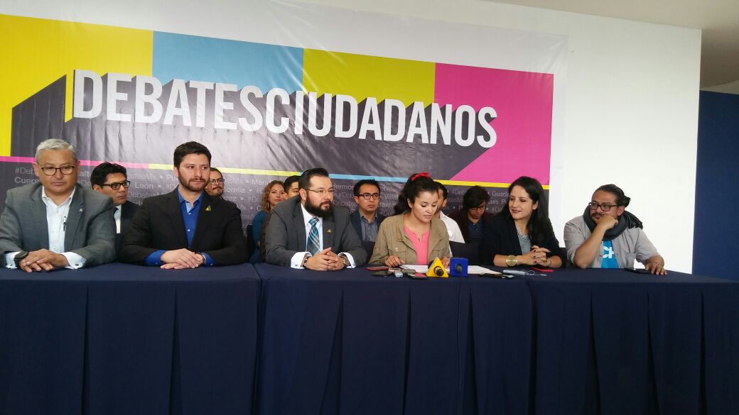 Participantes en la organización del evento democrático. (Especial)
