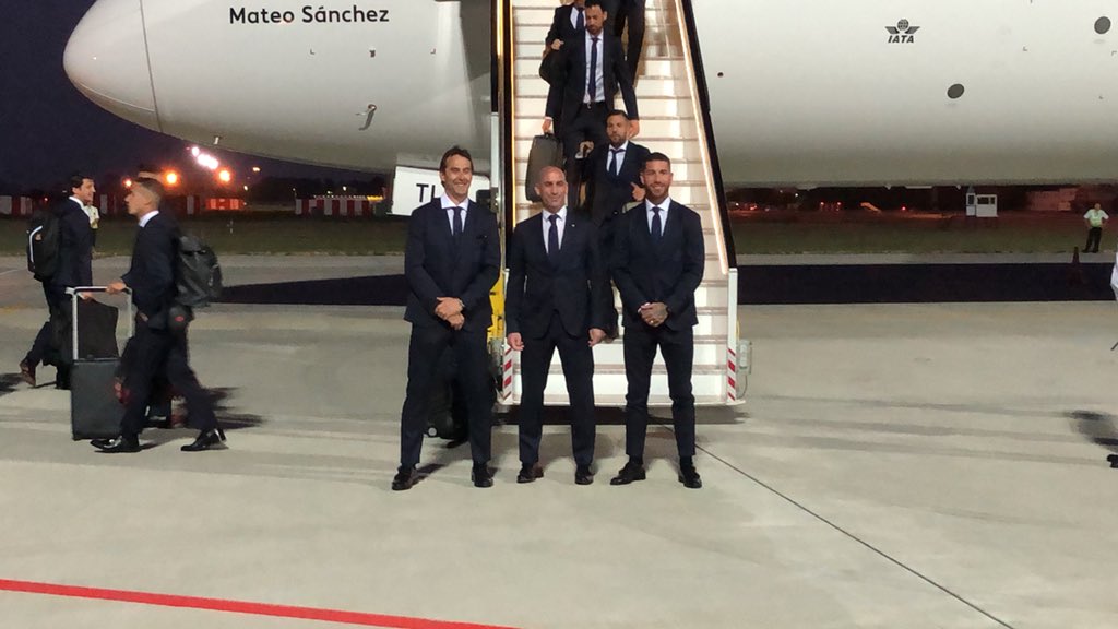 Selección de España llega a Rusia (@SeFutbol)