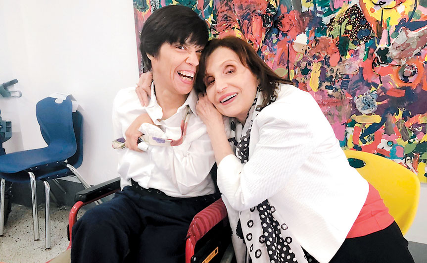 Angélica Delgado y la escritora Ángeles Mastretta. (Blanca Valadez)