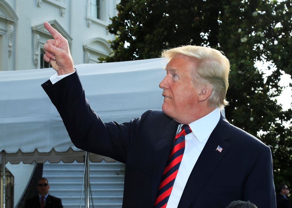 El presidente Trump antes de partir hacia Canadá para la reunión del G7. (AP)