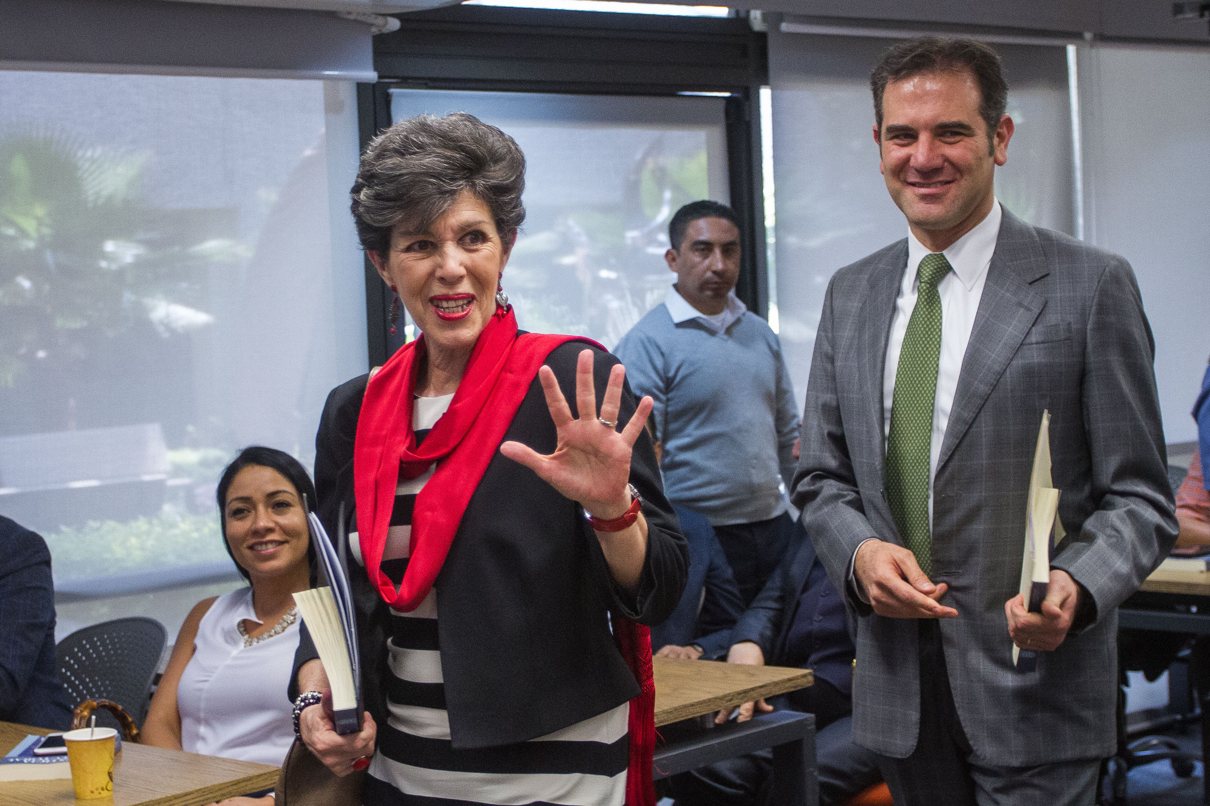 Janine Otálora Malassis, magistrada presidente del Tribunal Electoral del Poder Judicial de la Federacion, con Lorenzo Córdova, consejero presidente d