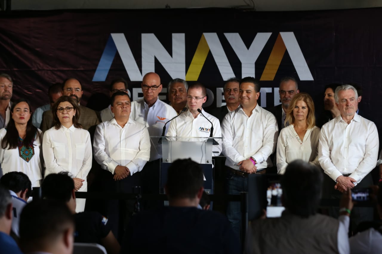 Ricardo Anaya durante su conferencia en Jalisco en donde estuvo acompañado por líderes del PAN, PRD y Movimiento Ciudadano/Jorge González