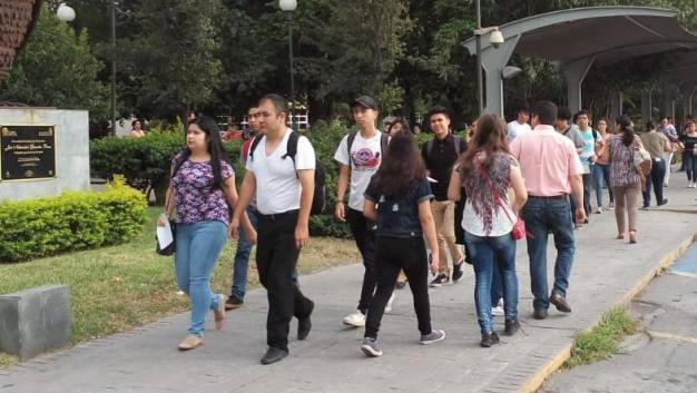 Los aspirantes acudieron a las instituciones de la Máxima Casa de Estudios para iniciar la prueba.  (Foto: Especial)