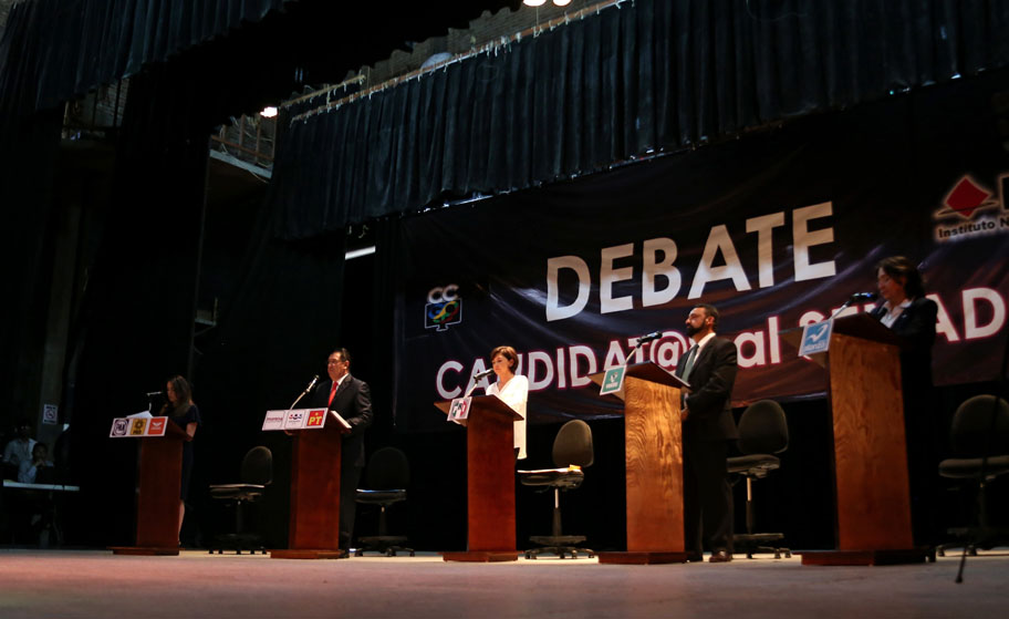 Se contó con la participación de los cinco aspirantes a la senaduría. (Arturo Salazar)