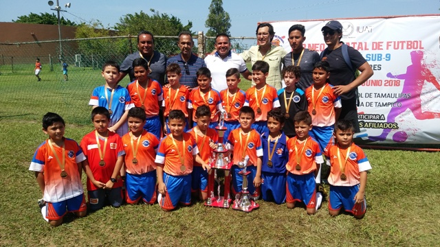 El equipo infantil de los Correcaminos.