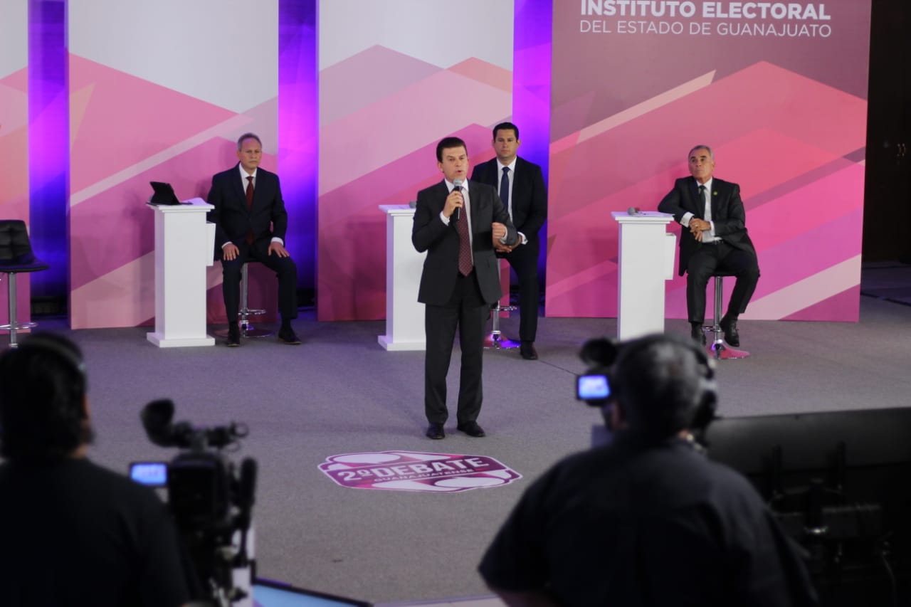 Ricardo Sheffield en segundo debate de IEEG. (Foto Dany Béjar)