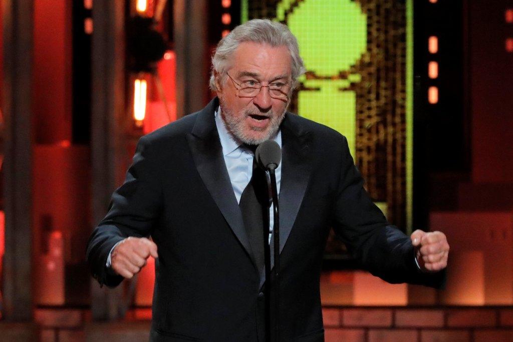 Robert De Niro subió al escenario para presentar a Bruce Springsteen. (Foto: Reuters)