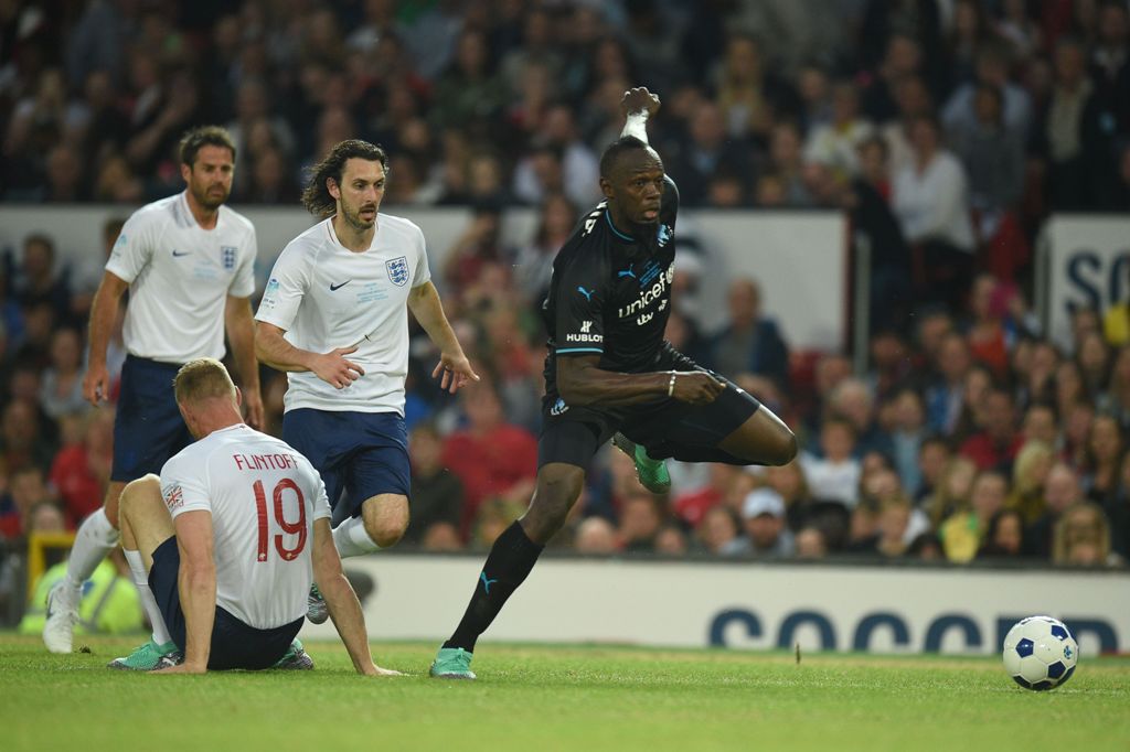 Usain Bolt cumplió su sueño de jugar en Old Trafford (AFP)