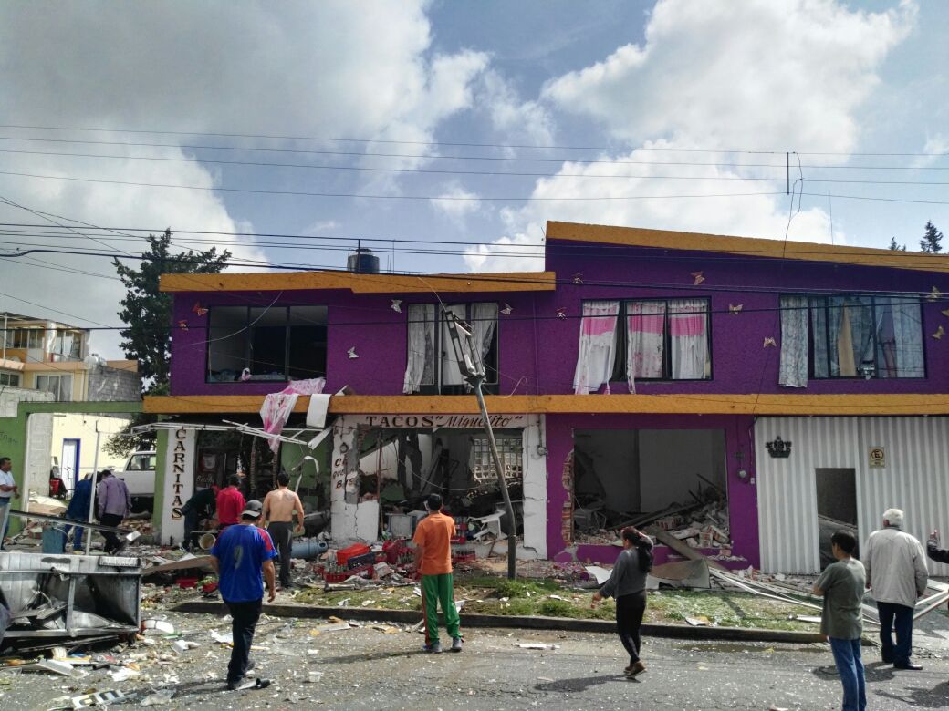 La acumulación de gas en una taquería provocó una fuerte explosión en Apizaco, Tlaxcala. (Adolfo Tenhahua).