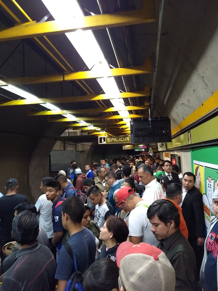En la estación Miguel Ángel de Quevedo (Twitter: @frank_dlm)