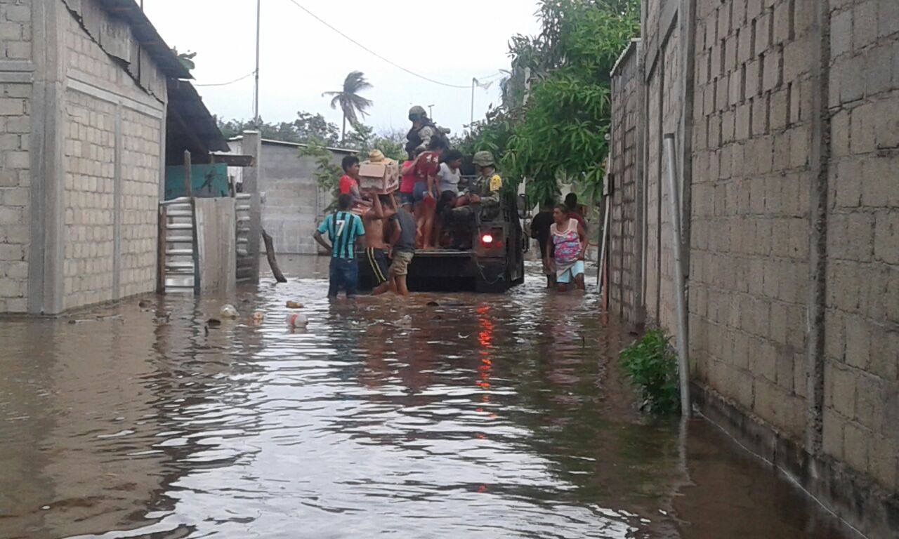 Unas 70 familias fueron evacuadas por el mar de fondo provocado por 'Bud'. (Foto: Javier Trujillo)