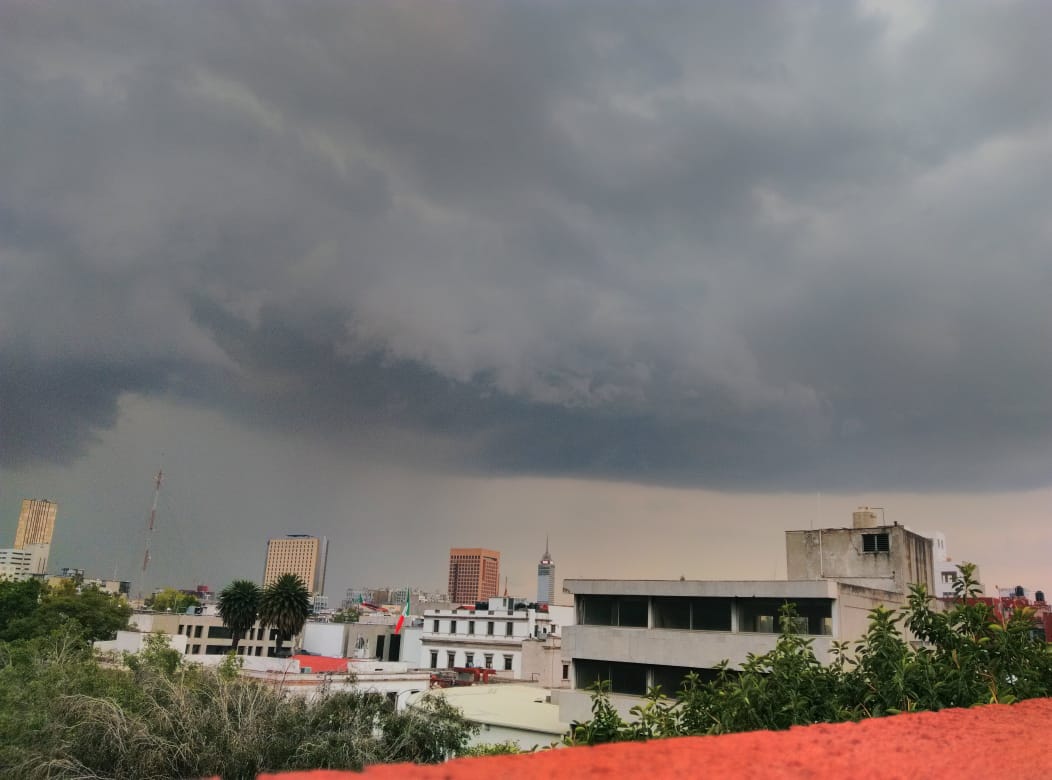 Las fuertes lluvias persisten en el norte de la CdMx. (Twitter: @FaustoLugo)