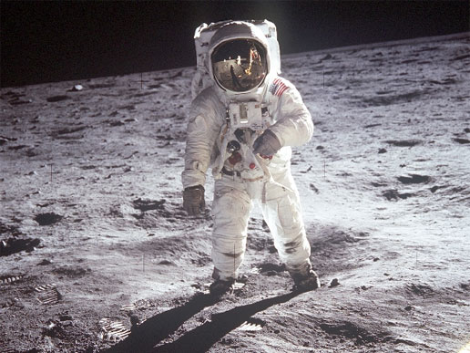 Laura Murray Cicco alega que posee polvo de la misión en la Luna.