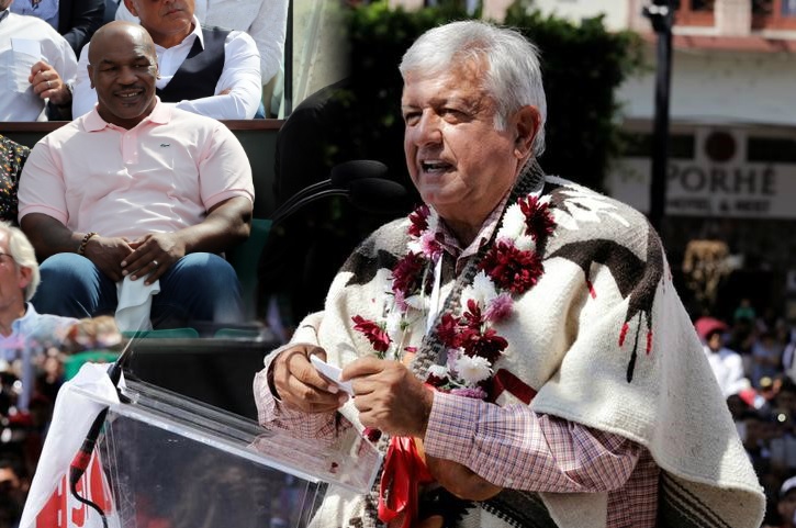 Mike Tyson y Andrés Manuel López Obrador (Reuters)