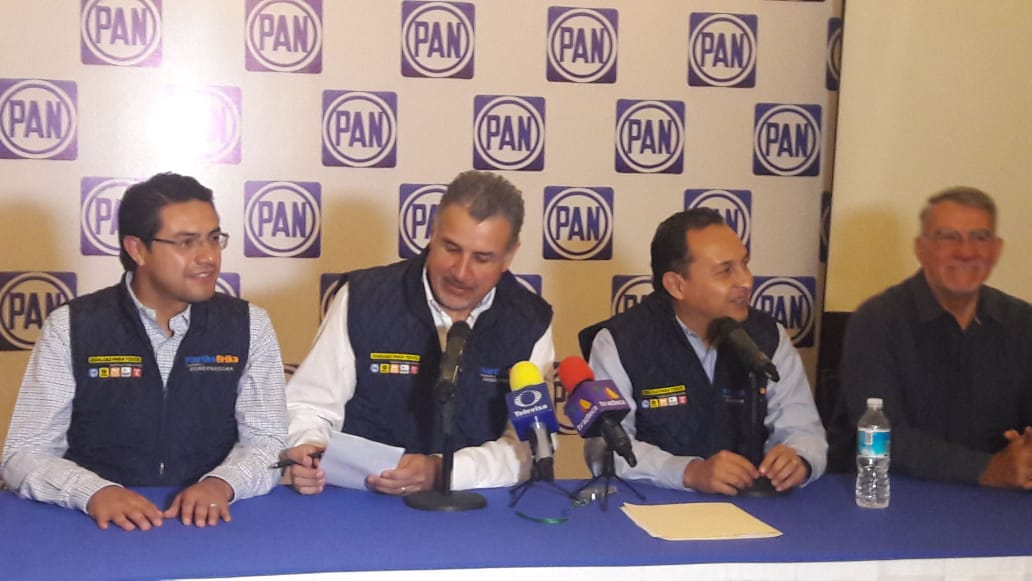 El panista desmintió que pedir permiso para ocupar el estadio Cuauhtémoc haya sido para que también se lo negaran a Barbosa.  (Elvia García)