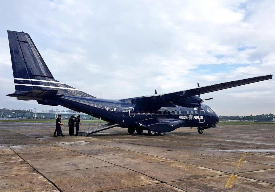 Los guatemaltecos heridos son trasladados en un avión de la Policía Federal de México . (Twitter @GuatemalaGob)
