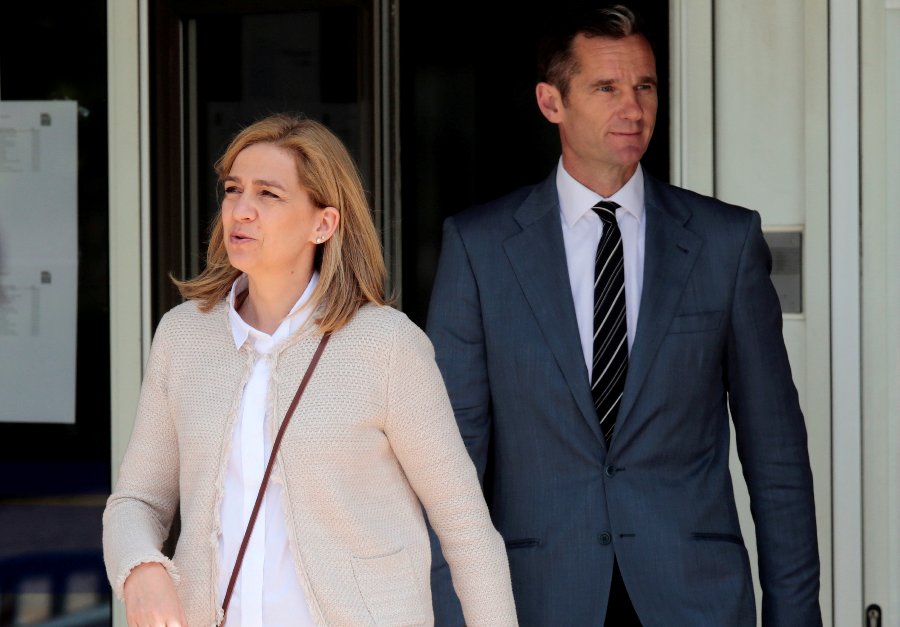La infanta Cristina y su esposo, Iñaki Urdangarin, después de un juicio en Palma de Mallorca, España, en junio de 2016. (Reuters)