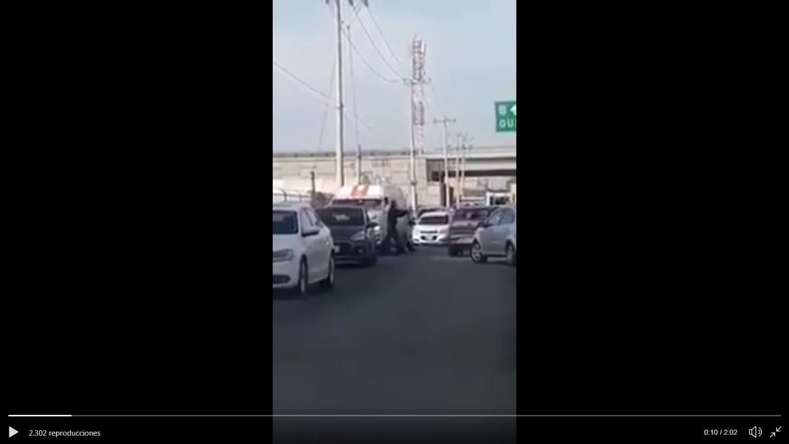 Dos presuntos ladrones despojaron a un hombre de su vehículo en el poblado de Lomas de Cristo.