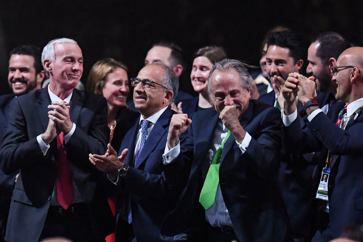 Así celebró Decio de María en Rusia por la elección del Mundial de 2026 (AFP)