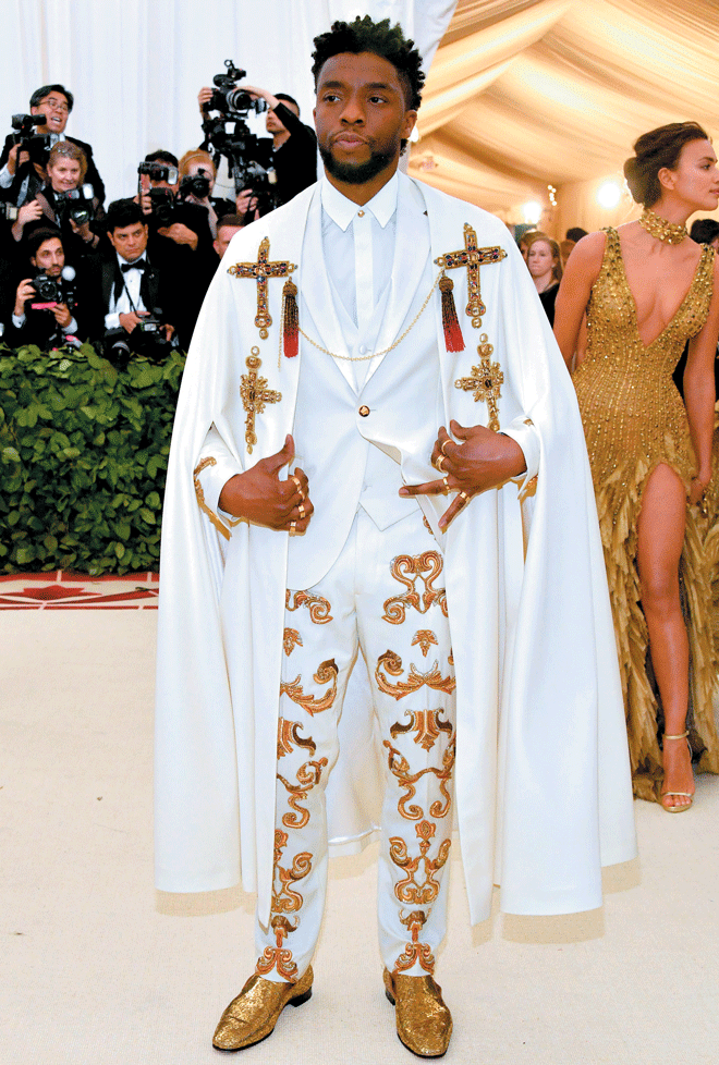 Chadwick Boseman – DISEÑADOR: VERSACE