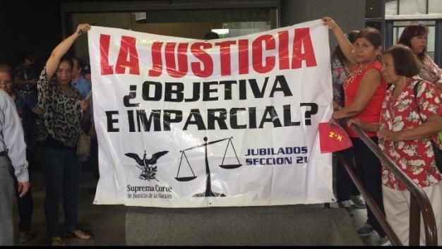 De acuerdo con los docentes, más de 2 mil 500 maestros siguen esperando respuesta sobre el pago de sus aguinaldos.  (Foto: Erik Rocha)