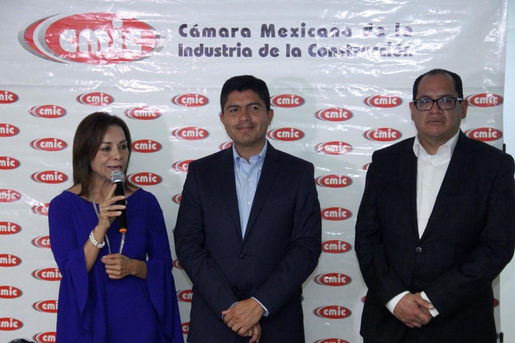 Eduardo Rivera Pérez se comprometió para crear una sociedad entre la cámara y su gobierno. (Agencia Enfoque)