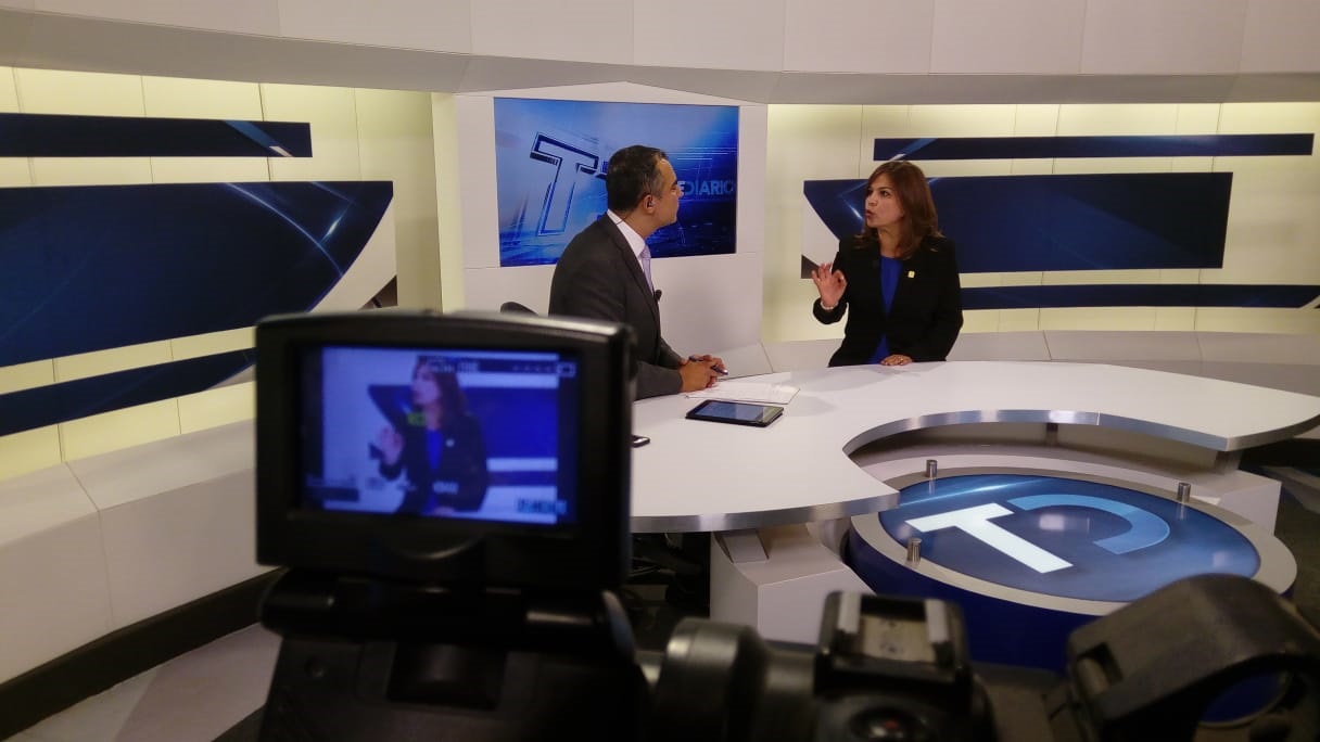 Entrevista en Telediario con la candidata Elvira Paniagua. (Foto Óscar Rangel)