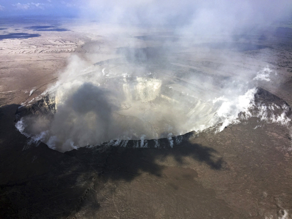 No hay forma de saber cuándo terminará la erupción del volcán Kilauea de Hawái, ni si se abrirán más respiraderos (Foto: EFE).