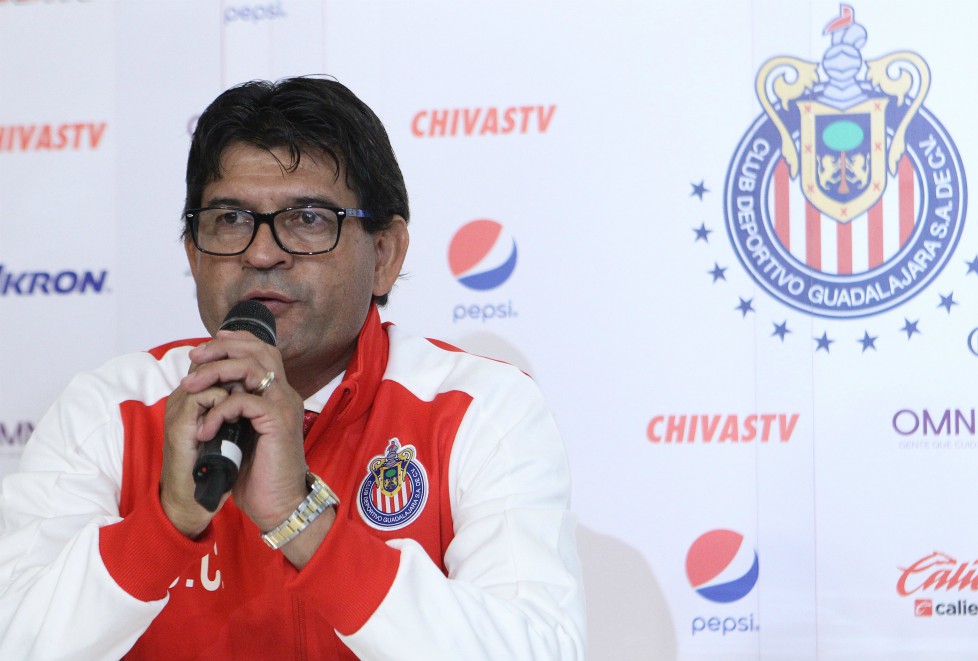 José Cardozo implementará un 4-4-2 con Chivas. (Mexsport)