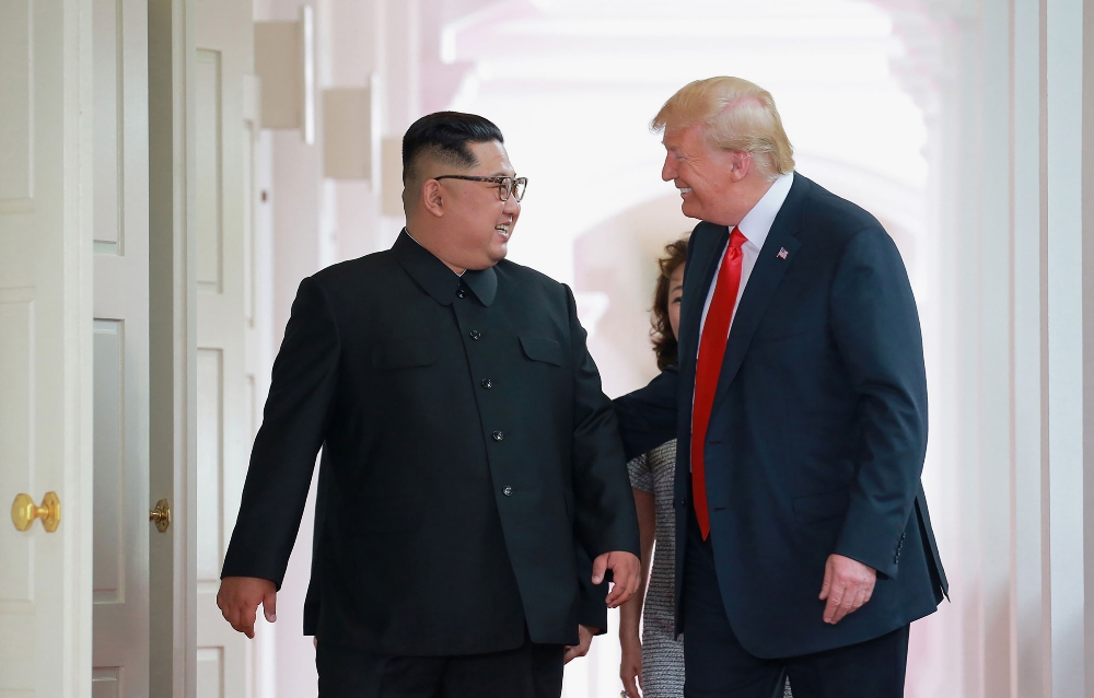 Kim Jong-un y Donald Trump durante su reunión en Singapur. (AFP)