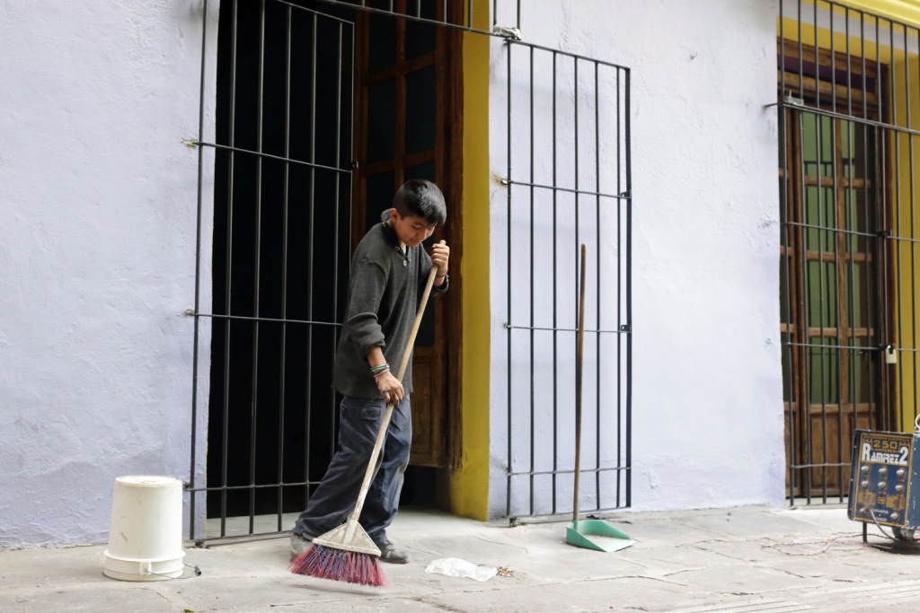 Más de la mitad de los menores ocupados no recibe ingresos por su trabajo. (Mireya Novo)