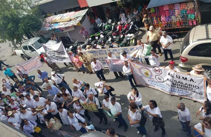Pensionados y Jubilados se manifestaron contra el ISSSTE.
