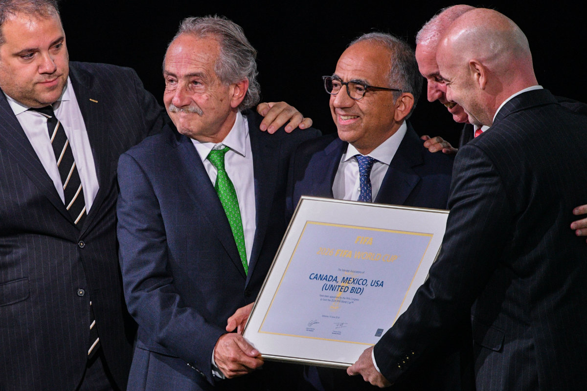 Víctor Montagliani, presidente de Concacaf, Decio de María, presidente de la FMF, Carlos Cordeiro, dirigente de US Soccer, Steve Reed, de la Federació